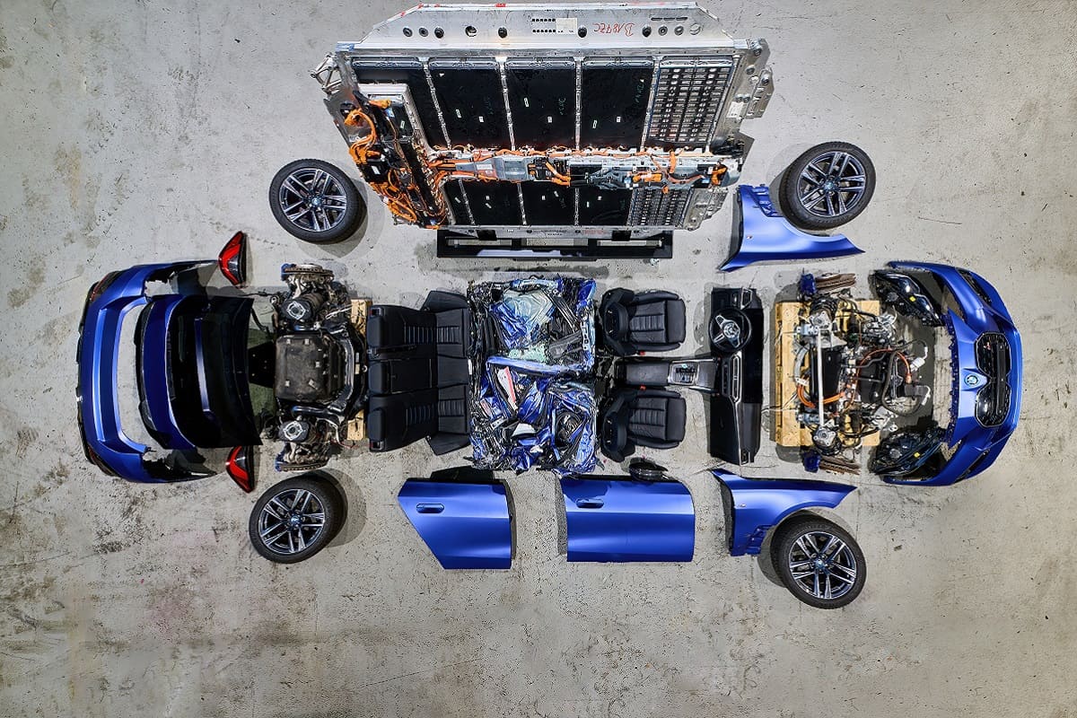 Electric car battery recycling: BMW’s circular model