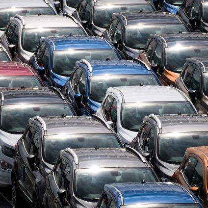 Rinnovabili • European car registrations decline, but Italy and EVs surge