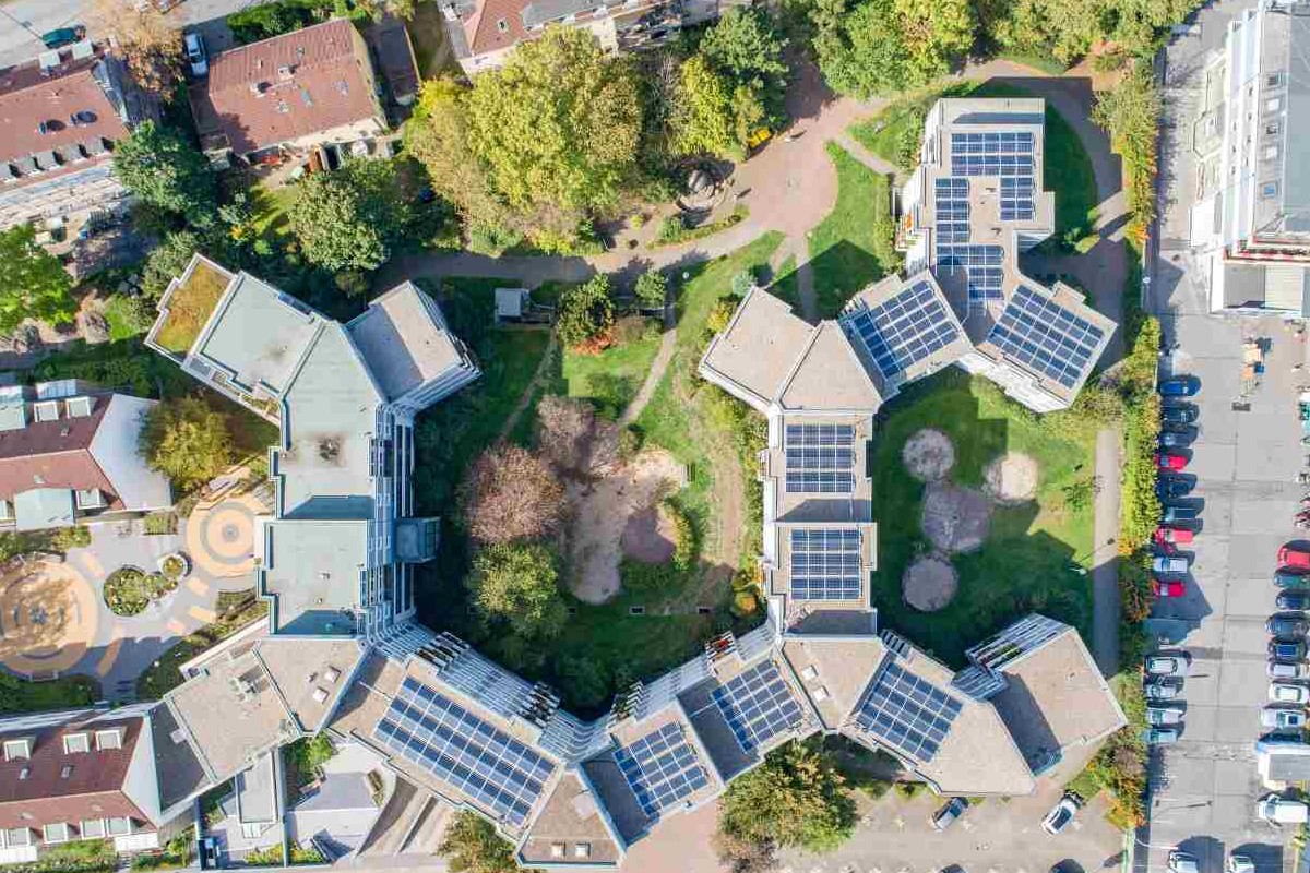 Rinnovabili • RECs in Europe: slow progress despite EU's green energy ambitions