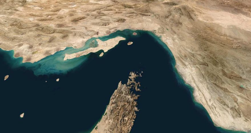 Rinnovabili • Hormuz Strait closure risks $200 oil shock