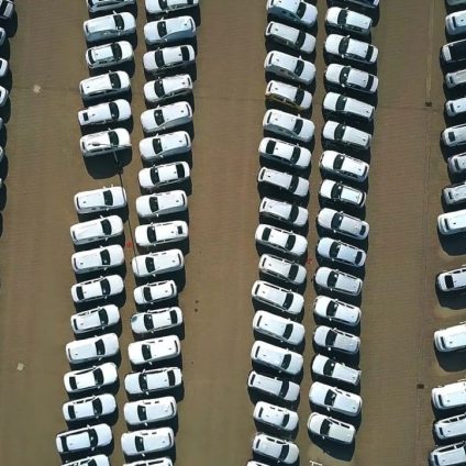 Rinnovabili • Electric cars Europe EVs overtake petrol cars in a historic first as Italy records 77% surge